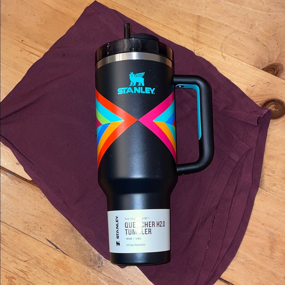 NWT- Stanley- 40OZ- Black Hyper Geo W/ Teal Accents- Never Used- Rare Color